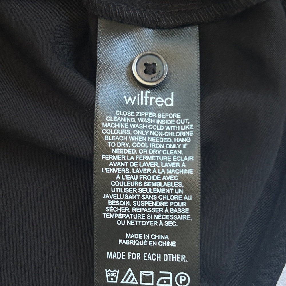 NWT Aritzia Wilfred Henrietta Blouse Black Ruched Puff Sleeve Size 8 - Picture 10 of 16